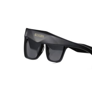 Luxe Tijdloze Iconische Zwarte Acetaat Zonnebril | Futuristisch van AKA SAVRAN
