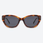 Luxe Tortoiseshell Cat Eyes zonnebril van AKA SAVRAN