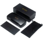 Luxe zwarte brillendoos van luxe merk AKA SAVRAN inclusief hun logo in goud.